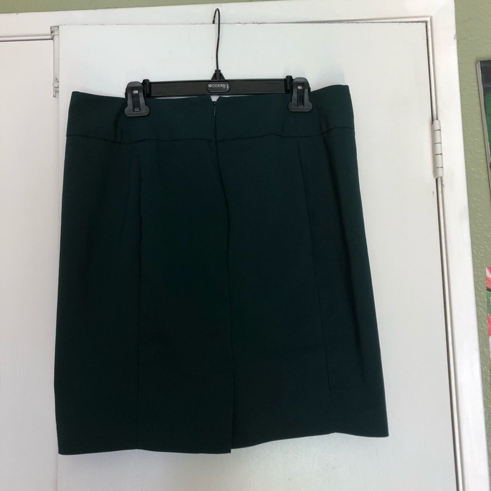 EUC The Torie skirt  women’s size 14 dark green